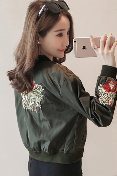 Νέο γυναικείο μπουφάν με κεντήματα στην πλάτη και μανίκια σε διάφορα χρώματα