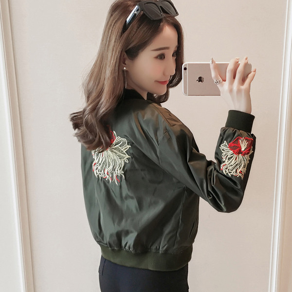 Νέο γυναικείο μπουφάν με κεντήματα στην πλάτη και μανίκια σε διάφορα χρώματα