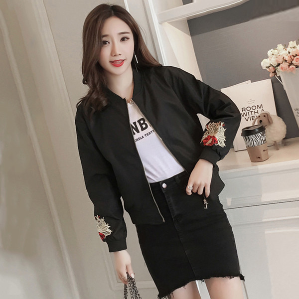 Νέο γυναικείο μπουφάν με κεντήματα στην πλάτη και μανίκια σε διάφορα χρώματα