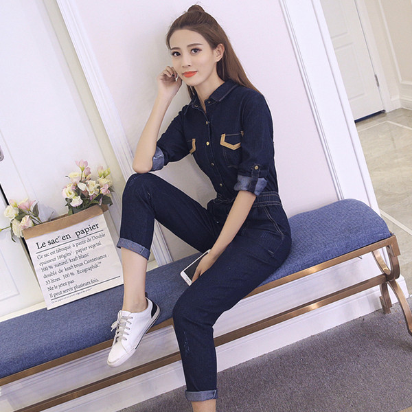 Стилен дамски дънков гащеризон в тъмен цвят