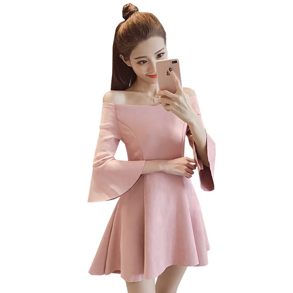 Κομψή κυρία φόρεμα με πεσμένους ώμους, φαρδιά μανίκια 3/4