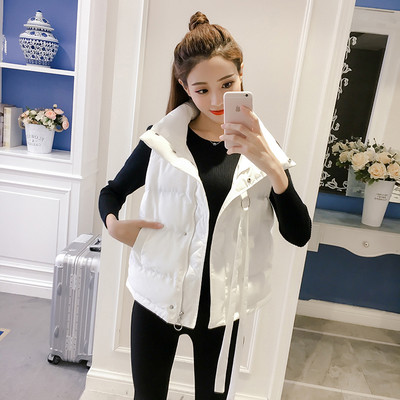 Ένα καθαρό μοντέλο για κυρίες, με μακρύ φερμουάρ σε τρία χρώματα