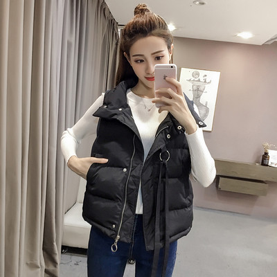 Ένα καθαρό μοντέλο για κυρίες, με μακρύ φερμουάρ σε τρία χρώματα