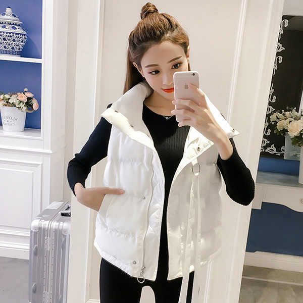 Ένα καθαρό μοντέλο για κυρίες, με μακρύ φερμουάρ σε τρία χρώματα