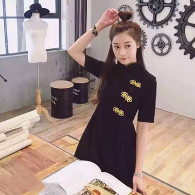 Καθημερινό φόρεμα κυρίες, ελαφρώς κομμένο σε μαύρο και μπορντό χρώμα