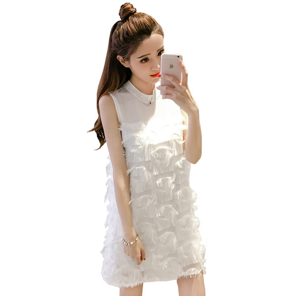 Ενδιαφέρουσες φόρεμα κυρίες σε freestyle σε μαύρο και άσπρο