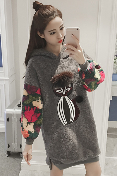 Φόρεμα αθλητικής φόρμας φθινόπωρο-χειμώνα με εμπρόσθια και πλάτη εφαρμογή