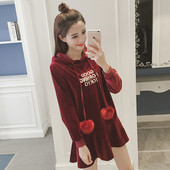 Καθημερινό φόρεμα κυρίες με κουκούλα και γραβάτες με χνουδωτές χάντρες και δίχρωμη επιγραφή