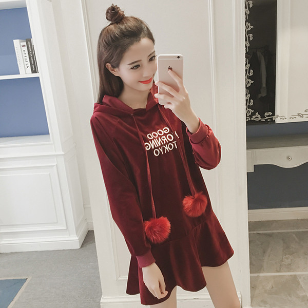 Καθημερινό φόρεμα κυρίες με κουκούλα και γραβάτες με χνουδωτές χάντρες και δίχρωμη επιγραφή