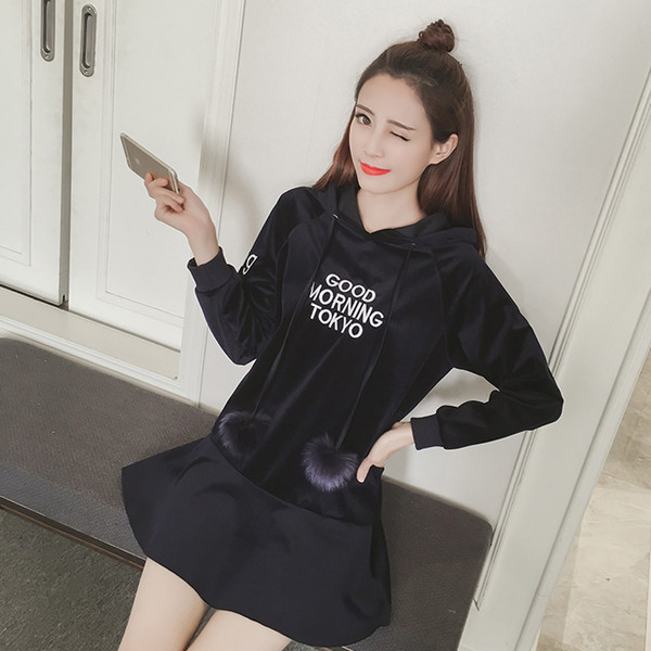 Καθημερινό φόρεμα κυρίες με κουκούλα και γραβάτες με χνουδωτές χάντρες και δίχρωμη επιγραφή