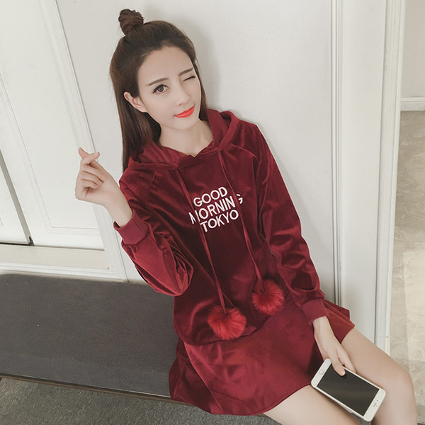 Καθημερινό φόρεμα κυρίες με κουκούλα και γραβάτες με χνουδωτές χάντρες και δίχρωμη επιγραφή