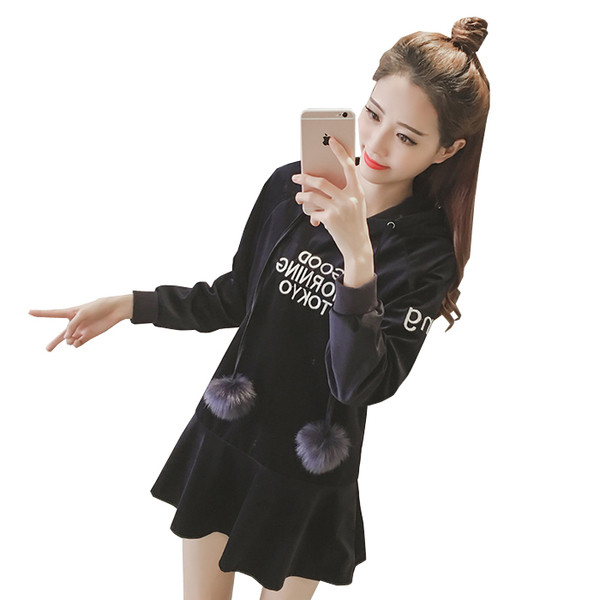 Καθημερινό φόρεμα κυρίες με κουκούλα και γραβάτες με χνουδωτές χάντρες και δίχρωμη επιγραφή