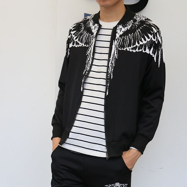 Мъжки спортен екип от две части, с имитираща апликация криле в  черен,бял и син цвят