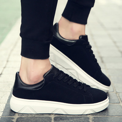 Αθλητικά παπούτσια σε τρία χρώματα