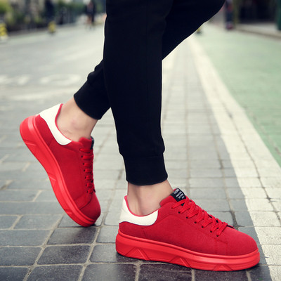 Αθλητικά παπούτσια σε τρία χρώματα