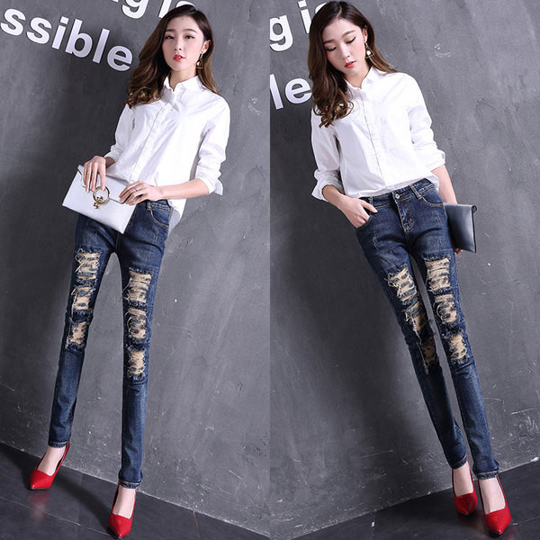 Νέα μοντέρνα γυναικεία τζιν με μπάλες σε σκούρο χρώμα