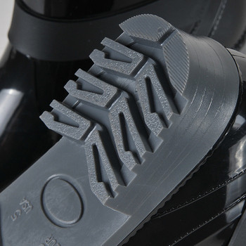 Κομψές γυναικείες μπότες με χοντρά πέλματα σε μαύρο χρώμα και μπορντό