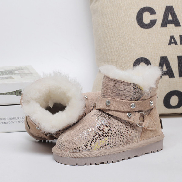 Κομψές μπότες μωρών - πολύ ζεστές, σε δύο σχέδια και διαφορετικά χρώματα