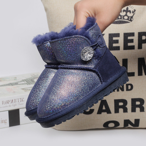 Κομψές μπότες μωρών - πολύ ζεστές, σε δύο σχέδια και διαφορετικά χρώματα