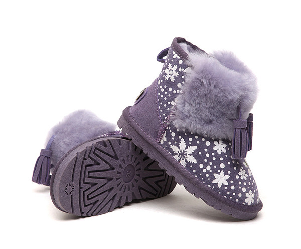 Μοντέρνα μωρά για κορίτσια με χνούδι και φούντα σε πολλά χρώματα