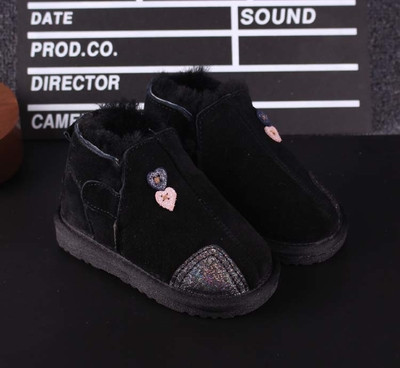 Καθημερινές ζεστές μπότες παιδιών σε διάφορα χρώματα