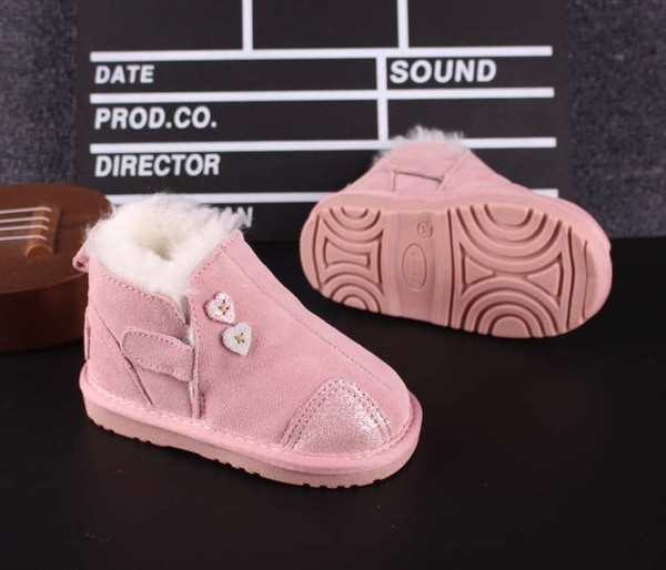 Καθημερινές ζεστές μπότες παιδιών σε διάφορα χρώματα