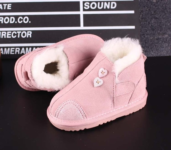 Καθημερινές ζεστές μπότες παιδιών σε διάφορα χρώματα