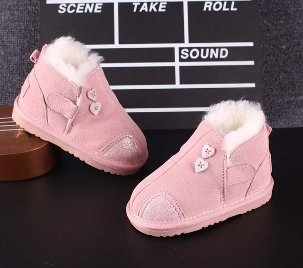 Καθημερινές ζεστές μπότες παιδιών σε διάφορα χρώματα