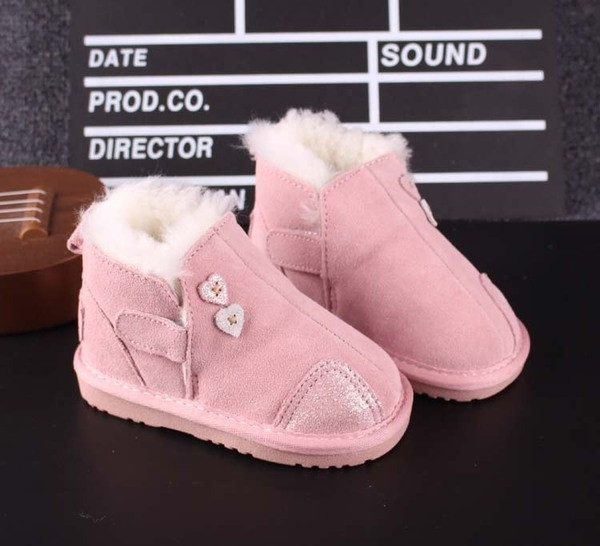 Καθημερινές ζεστές μπότες παιδιών σε διάφορα χρώματα