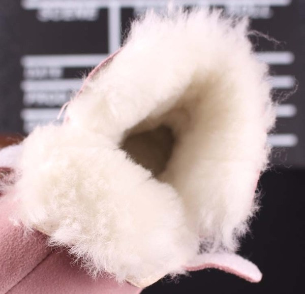 Καθημερινές ζεστές μπότες παιδιών σε διάφορα χρώματα