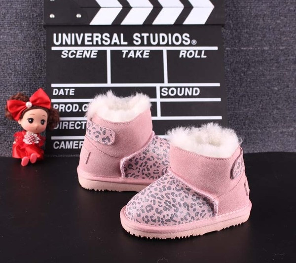 Παιδικές μπότες για κορίτσια με επίπεδη σόλα σε δύο αποχρώσεις