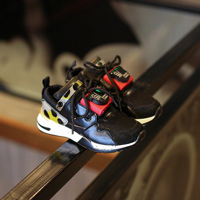 Παιδικά παπούτσια για κορίτσια και αγόρια σε τρεις αποχρώσεις