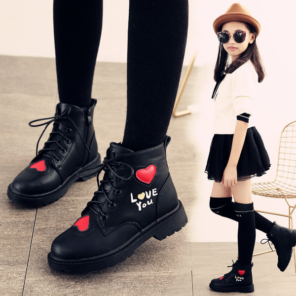 Стилни детски кубинки в червен и черен цвят с надпис