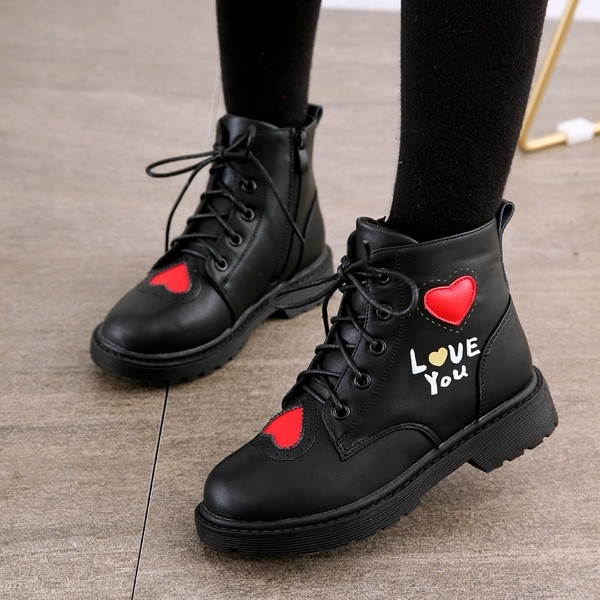 Стилни детски кубинки в червен и черен цвят с надпис