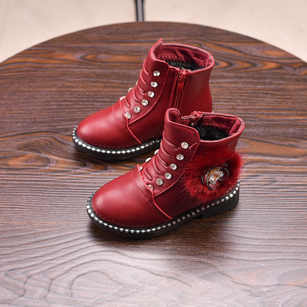 Κομψά μωρά αγόρια για κορίτσια με βότσαλα και χνούδι