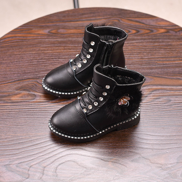 Κομψά μωρά αγόρια για κορίτσια με βότσαλα και χνούδι