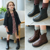 Παιδικές μπότες για κορίτσια σε απλό μοντέλο με επίπεδη σόλα