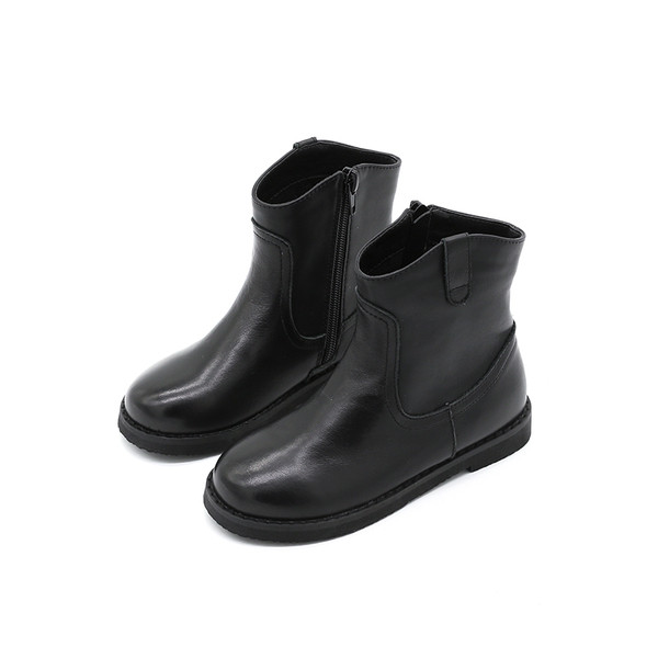 Παιδικές μπότες για κορίτσια σε απλό μοντέλο με επίπεδη σόλα