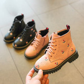 Σύγχρονες μπότες μωρών με δίχρωμο κέντημα με σκληρή σόλα