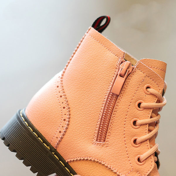 Σύγχρονες μπότες μωρών με δίχρωμο κέντημα με σκληρή σόλα