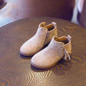 Κομψές παιδικές μπότες για κορίτσια σε τρία χρώματα