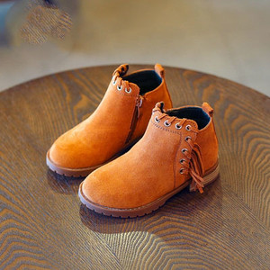 Κομψές παιδικές μπότες για κορίτσια σε τρία χρώματα