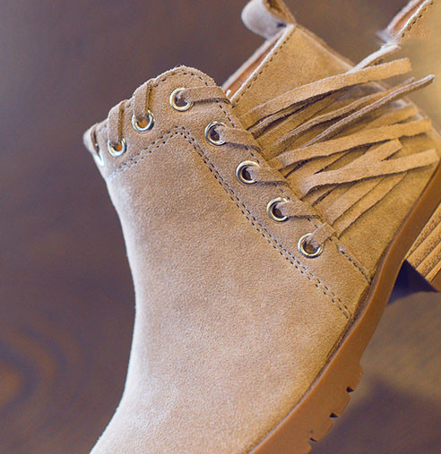 Κομψές παιδικές μπότες για κορίτσια σε τρία χρώματα