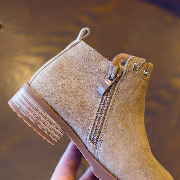 Κομψές παιδικές μπότες για κορίτσια σε τρία χρώματα