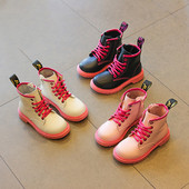 Αθλητικά κομψά κύβους μωρών σε τρία χρώματα