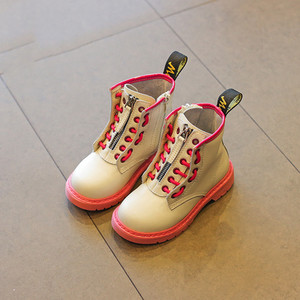 Αθλητικά κομψά κύβους μωρών σε τρία χρώματα