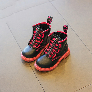 Αθλητικά κομψά κύβους μωρών σε τρία χρώματα