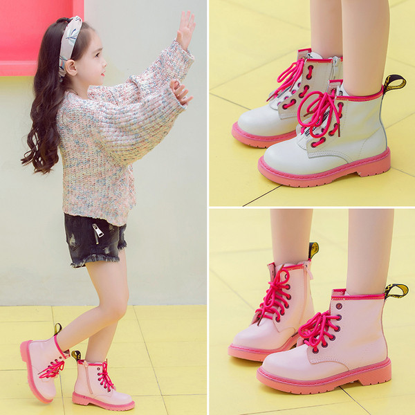 Αθλητικά κομψά κύβους μωρών σε τρία χρώματα