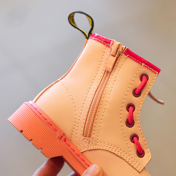 Αθλητικά κομψά κύβους μωρών σε τρία χρώματα