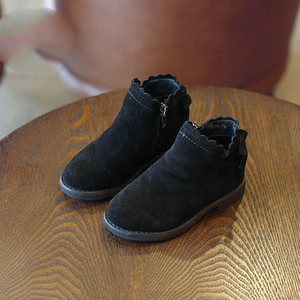 Семпли боти за момичета в червен и черен цвят с равна подметка